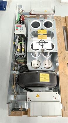 ik-industry/pd/siemens-dc-inverter-simovert-mc-p2-6se7031-2tf70-z-erz-st-e-top-zustand-81019-2.jpg