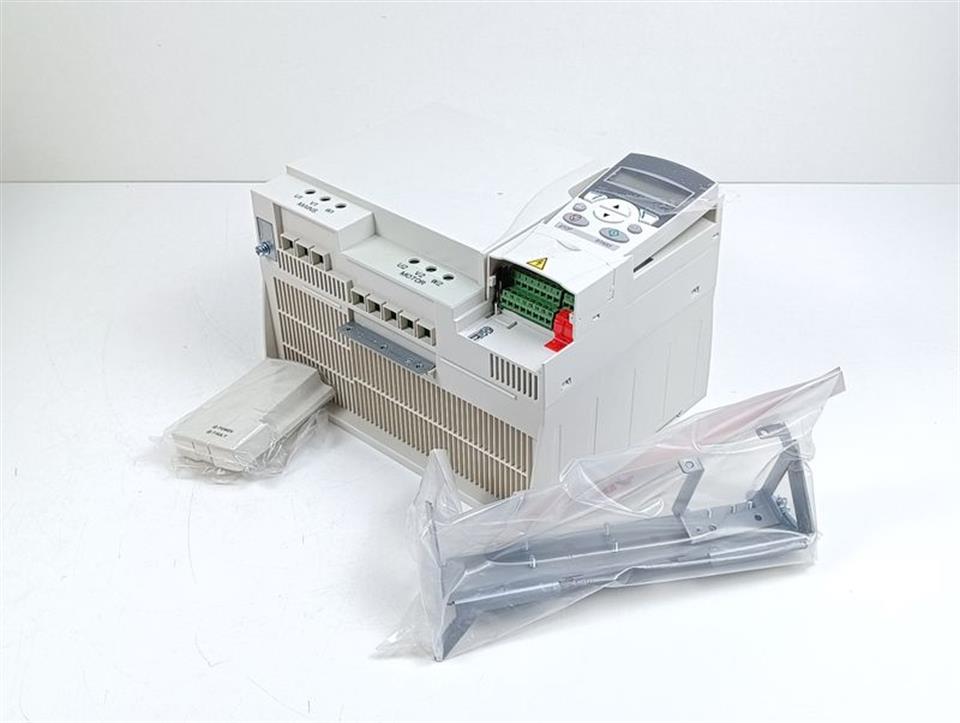 ABB Inverter ACS310-03E-48A4-4 22kw 400V + ACS-CP-C UNUSED & TESTED OVP