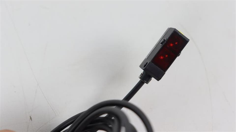 baumer-fhdk-10p5101-reflektions-lichttaster-neuwertig-59474-3.jpg