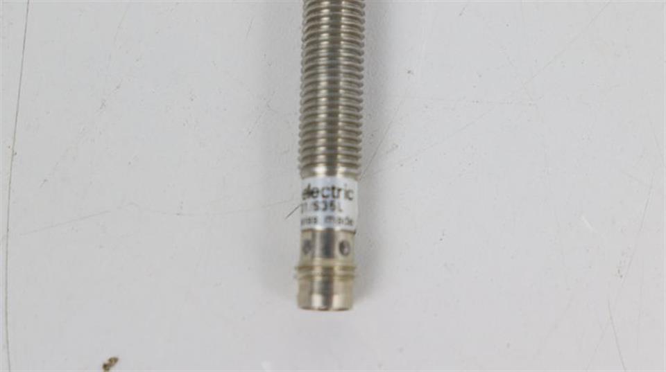 baumer-induktiver-naeherungsschalter-ifrm-08p1702s35l-top-zustand-60976-4.jpg