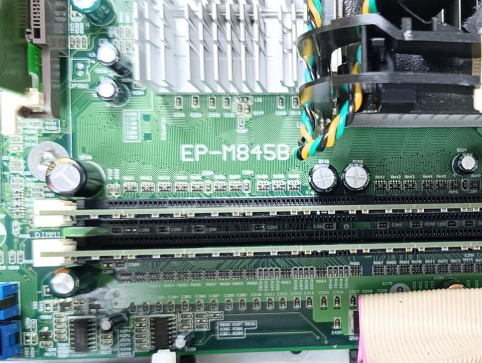 Beckhoff C6140 EP-M845B + C9900_A159_1 TEAC FD-235HF CD-W552GB ExelStor J840