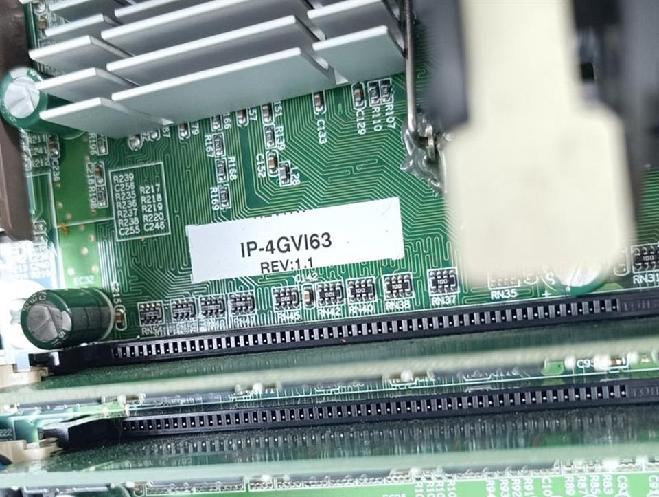 Beckhoff C6140 Ipox IP-4GVI63 + CH7009A_DVI_TV + TEAC FD-235HF + CD-W552GB-095