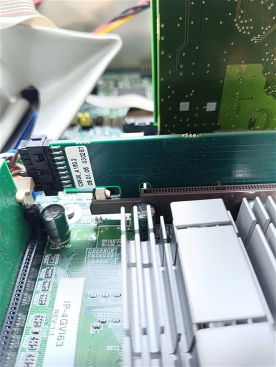 Beckhoff C6140 Ipox IP-4GVI63 + CH7009A_DVI_TV + TEAC FD-235HF + CD-W552GB-095