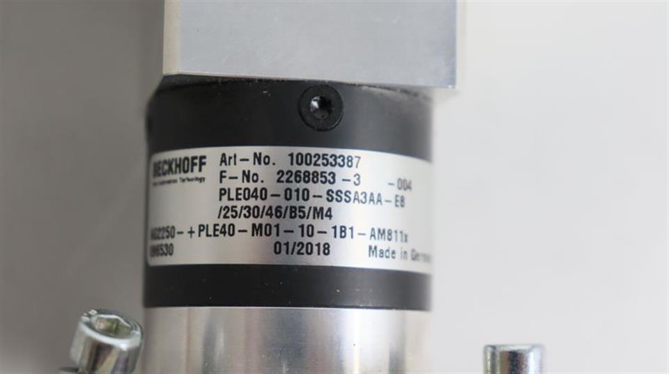 Beckhoff Servomotor AM8111-0F20-0000 + Getriebe PLE040-010-SSSA3AA-E8 NEUWERTIG