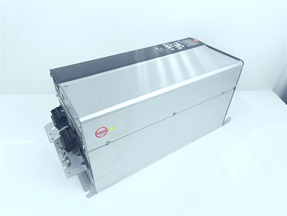 danfoss-fc-102p22kt4e20h1xgxxxxsxxxxaxbxcxxxxdx-131f6629-22kw-400v-tested-top-78698-1.jpg