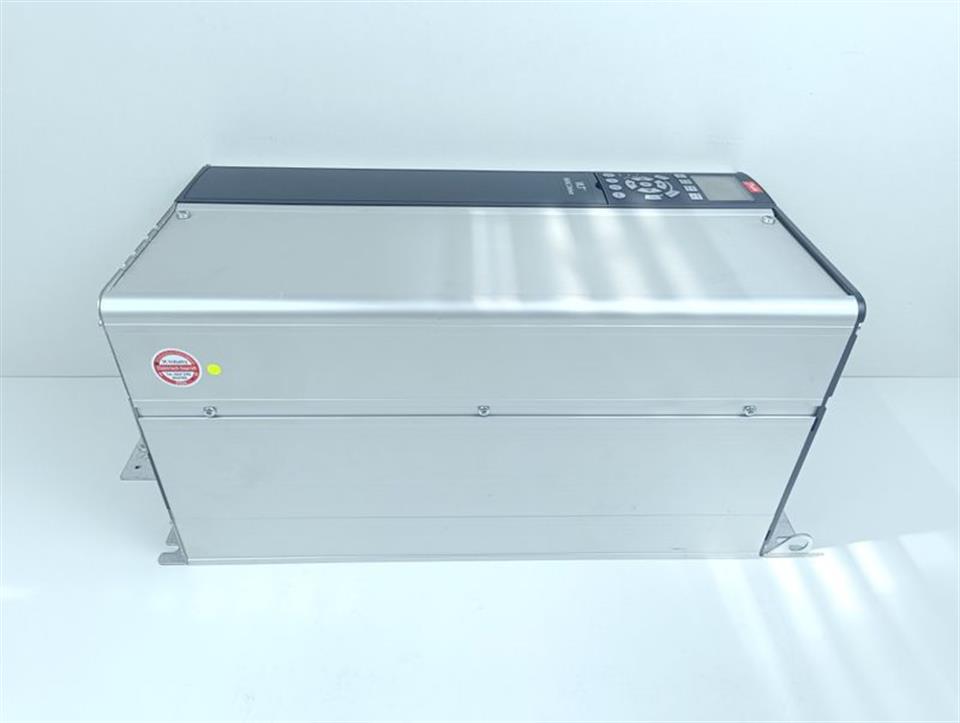 danfoss-fc-102p22kt4e20h1xgxxxxsxxxxaxbxcxxxxdx-131f6629-22kw-400v-tested-top-78698-2.jpg