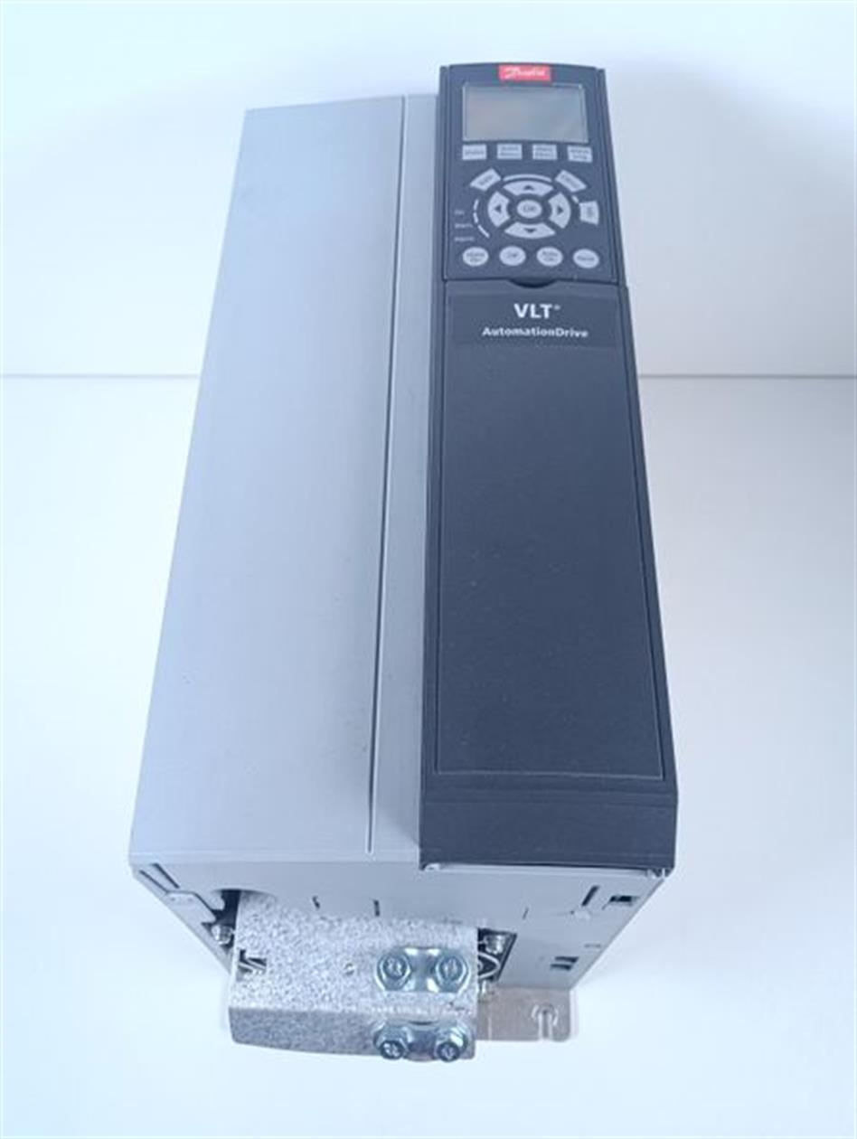 danfoss-fc-302p15kt5e20h1xgxxxxsxxxxa0bxcxxxxdx-pn-131f8887-testedund-top-zustand-78236-3.jpg
