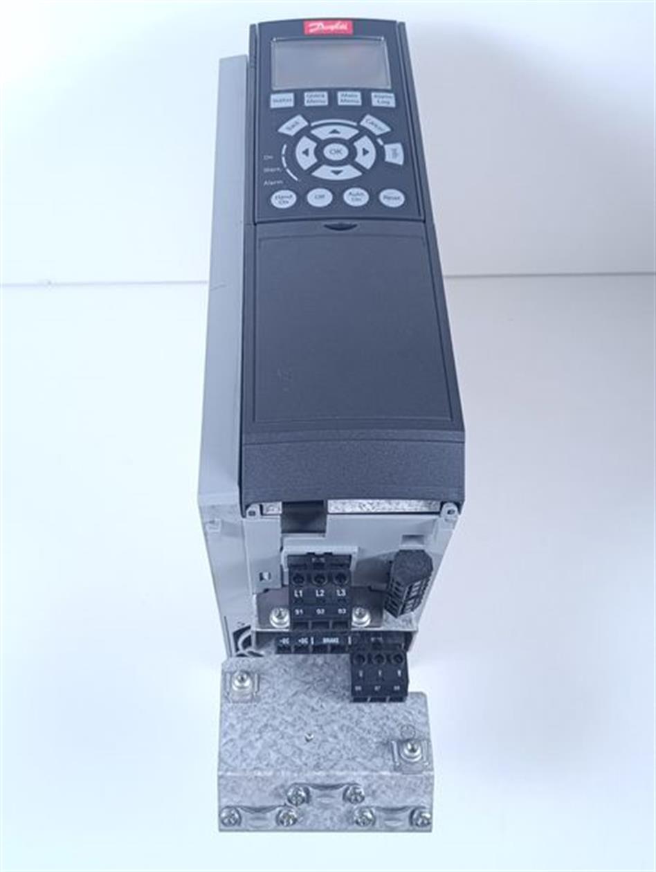 danfoss-fc-302p3k0t5e20h1xgxxxxsxxxxa0bxcxxxxd0-pn-131b0465-testedund-top-zustand-78232-3.jpg
