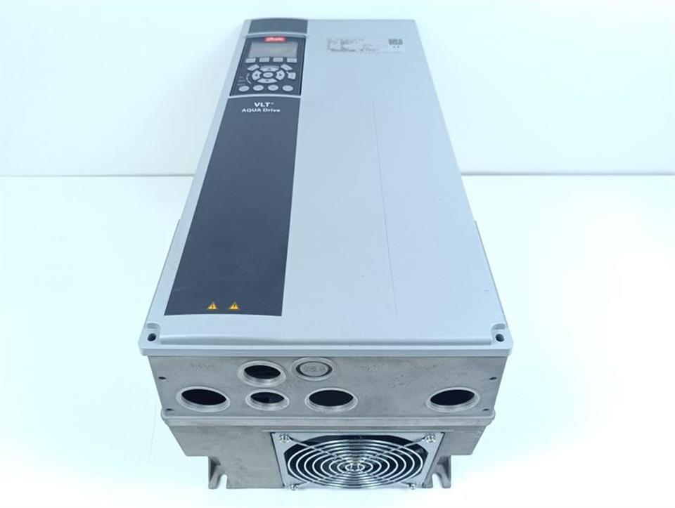 Danfoss VLT AQUA Drive FC-202P11KT4E55H3 P/N: 131N4438 TESTED & NEUWERTIG