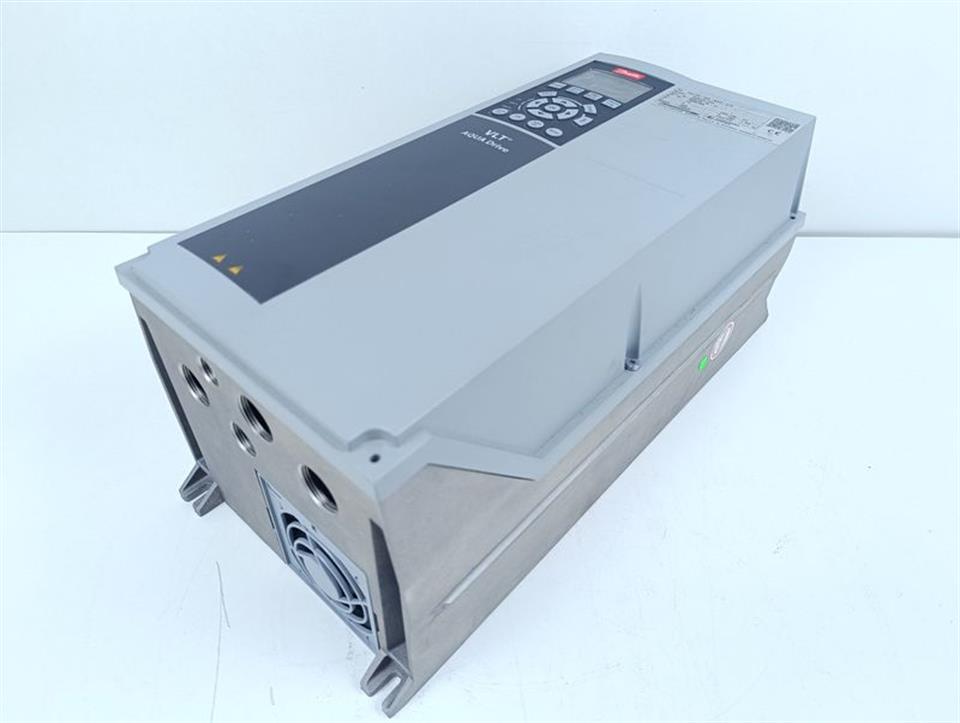 Danfoss VLT AQUA Drive FC-202P2K2T4Z55H3 P/N: 131Z1107 TESTED & NEUWERTIG