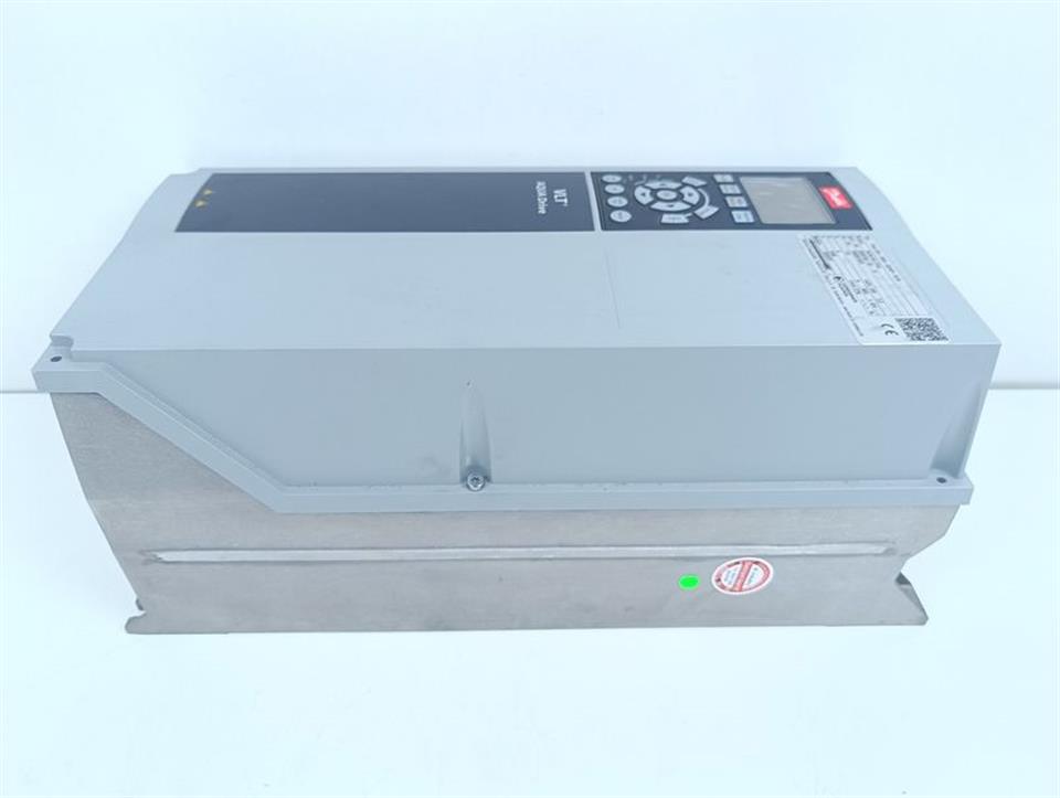 Danfoss VLT AQUA Drive FC-202P2K2T4Z55H3 P/N: 131Z1107 TESTED & NEUWERTIG