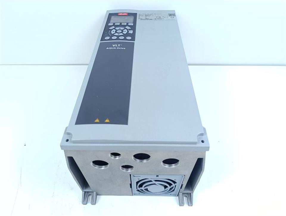 Danfoss VLT AQUA Drive FC-202P2K2T4Z55H3 P/N: 131Z1107 TESTED & NEUWERTIG