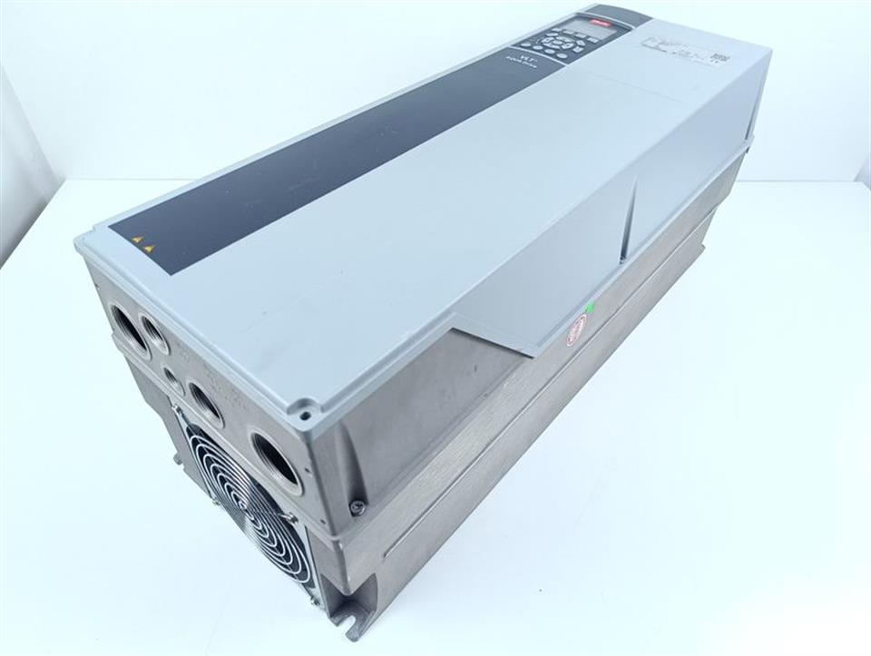 Danfoss VLT AQUA Drive FC-202P30KT4E55H3 P/N: 131N4443 TESTED & NEUWERTIG