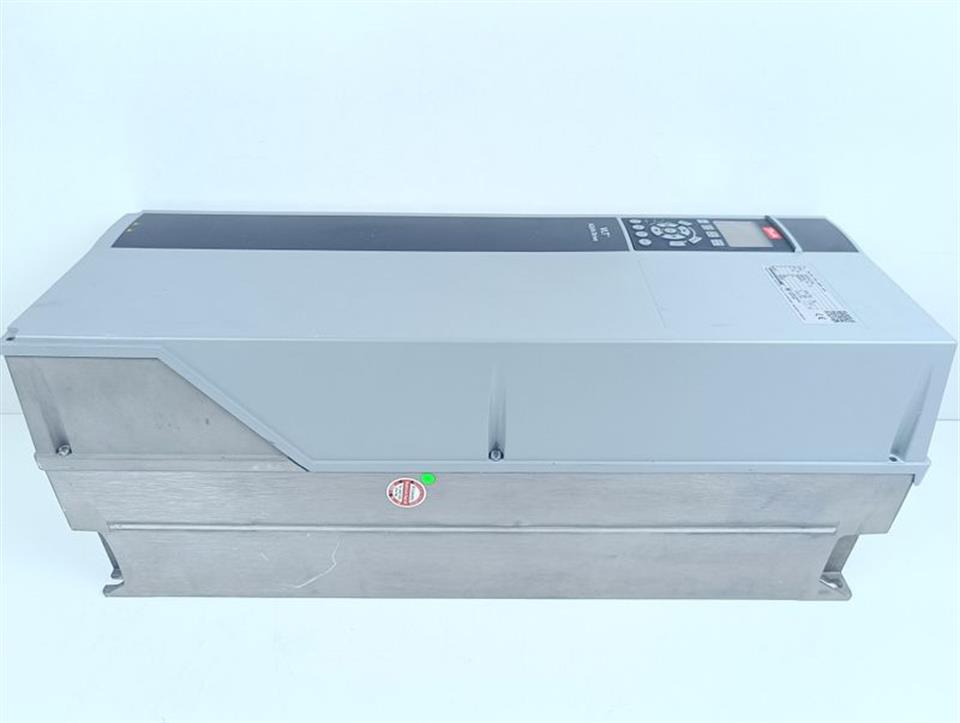 Danfoss VLT AQUA Drive FC-202P30KT4E55H3 P/N: 131N4443 TESTED & NEUWERTIG