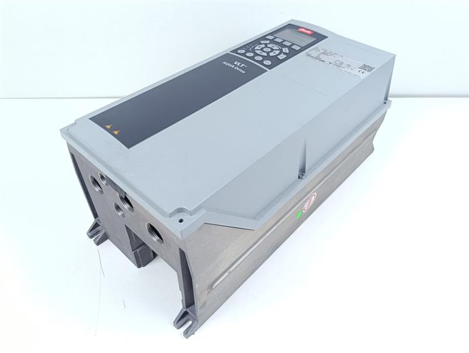 Danfoss VLT FC-202PK55T4Z55H3X P/N: 136Z7119 + Fneo050-140A+054P-W1B NEUWERTIG