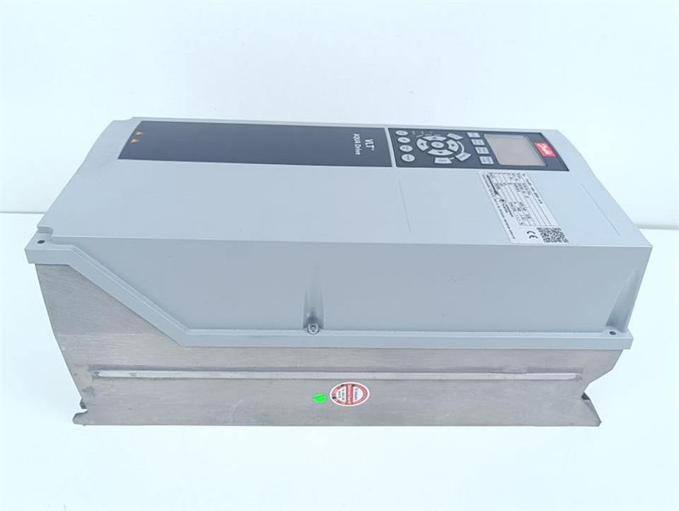 Danfoss VLT FC-202PK55T4Z55H3X P/N: 136Z7119 + Fneo050-140A+054P-W1B NEUWERTIG