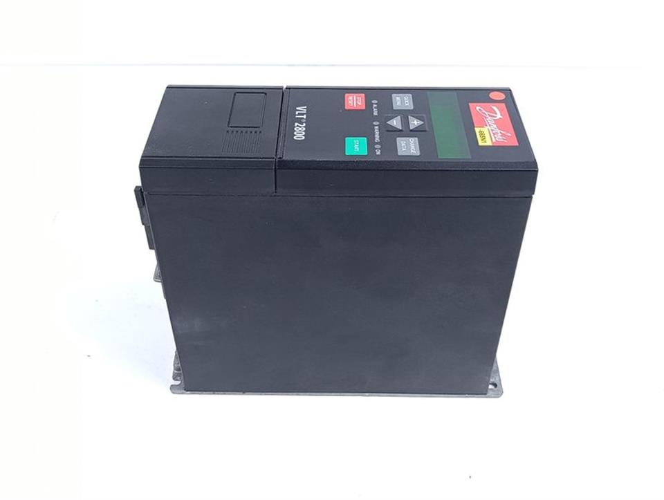 Danfoss VLT2800 195N0003 VLT 2800 VLT2803PS4B20STR1DBF00A00 240V 2.2A 0,9 kVA