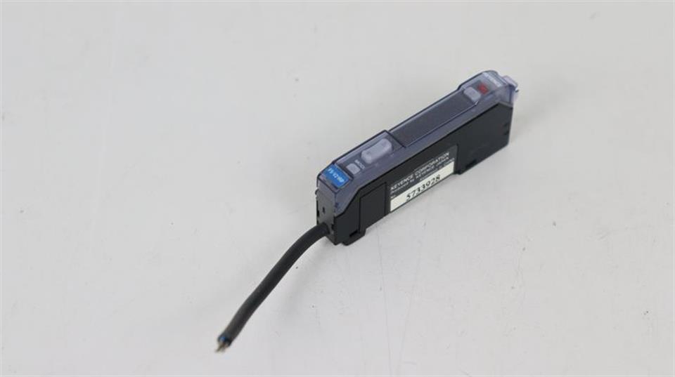 Keyence FS-V21RP Digitaler Lichtleitersensor 5733928 NEUWERTIG