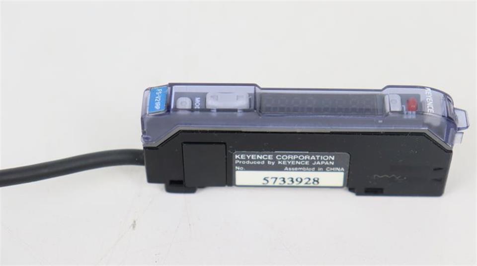 Keyence FS-V21RP Digitaler Lichtleitersensor 5733928 NEUWERTIG