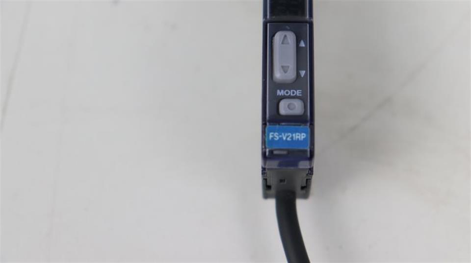 Keyence FS-V21RP Digitaler Lichtleitersensor 5733928 NEUWERTIG