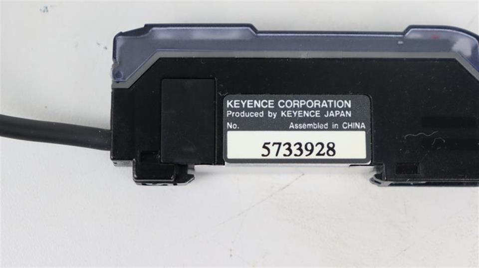 Keyence FS-V21RP Digitaler Lichtleitersensor 5733928 NEUWERTIG