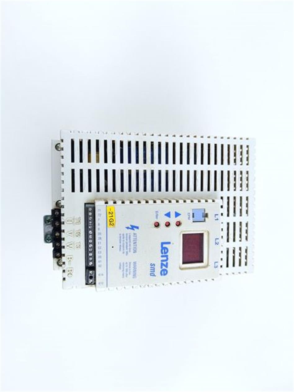 Lenze ESMD113L4TXA ID.No: 00464677 + ESMD1134TMF ID.No: 00464690 Cover not ok