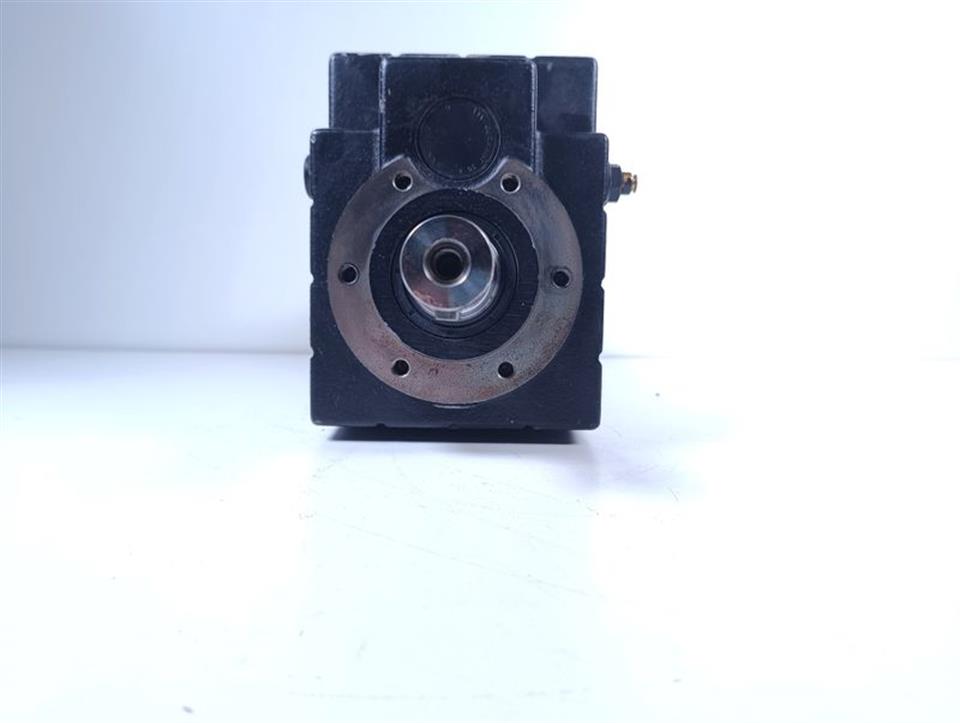 lenze-mdsksbs071-13-servo-motor-320-kw-neuwertig-und-tested-82300-3.jpg