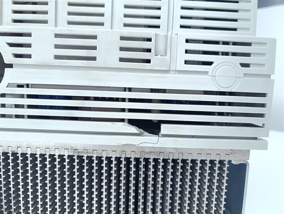 Lenze Servo Drive EVS9329-ES 33.9329SE.8C.81 ID-No: 13295316 TESTED TOP ZUSTAND