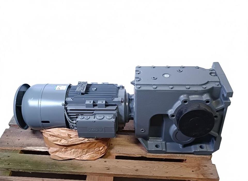 lenze-servomotor-m55ap132m045efrut-getriebe-g50bb243msar3c00-unused-84530-2.jpe