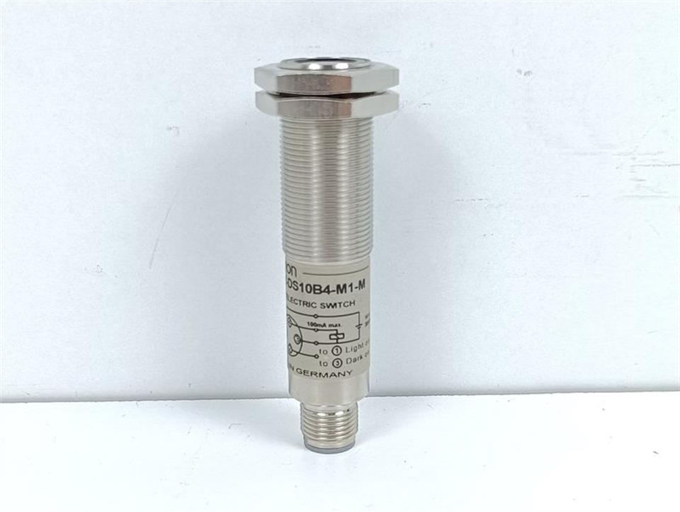omron-e2f2-ds10b4-m1-m-10-to-30-vdc-photoelectric-switch-unused-80753-2.jpg