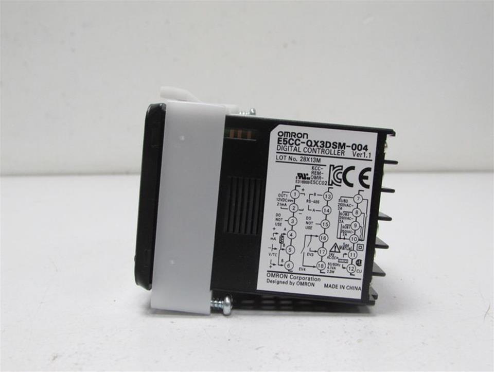 omron-e5cc-qx3dsm-004-digital-controller-unused-und-ovp-72718-3.jpg