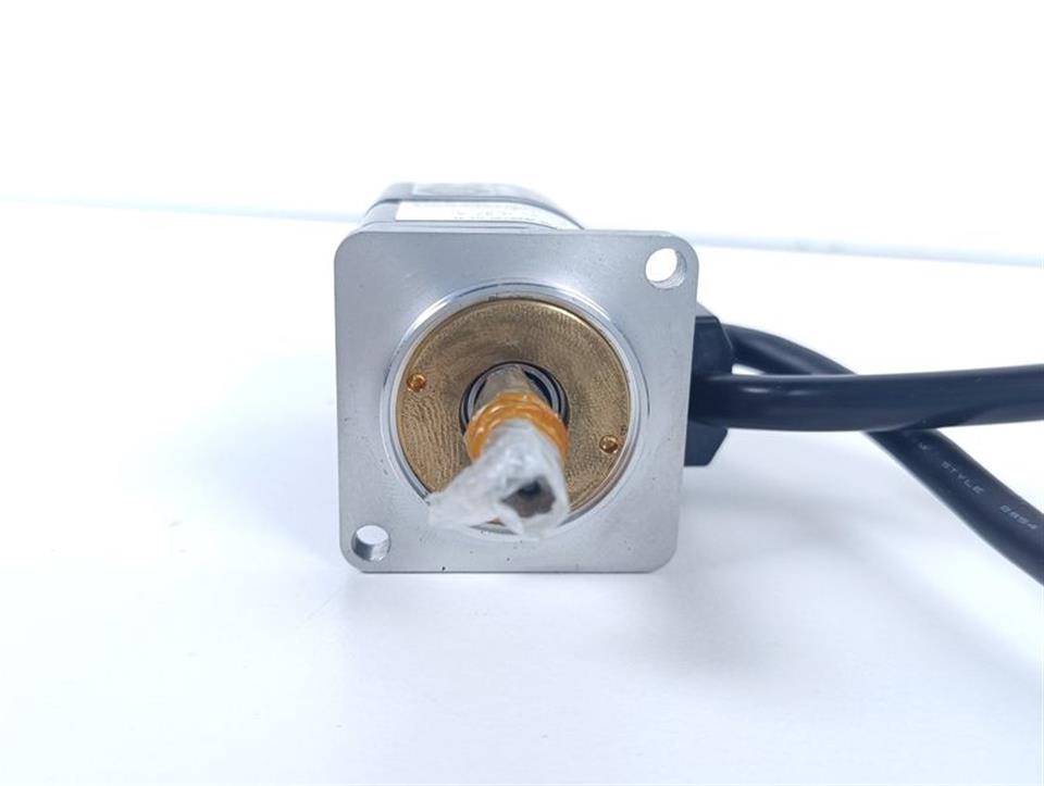omron-servomotor-r7m-a03030-s1-d-400w-200v-3000-rmin-motor-unused-und-ovp-78869-6.jpg