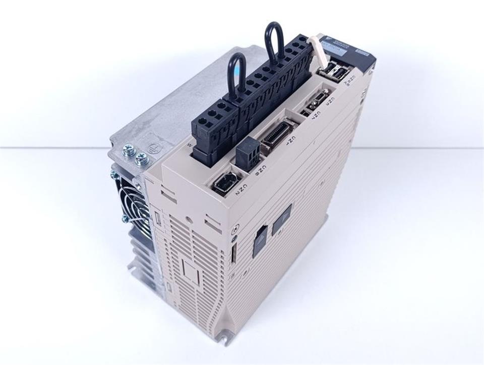 omron-yaskawa-servopack-sgdv-3r5d11a-unused-und-ovp-78811-3.jpg