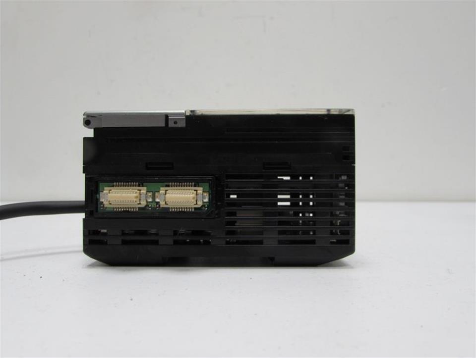 omron-zs-mdc41-24vdc-05a-smart-sensor-controller-top-zustand-72832-3.jpg