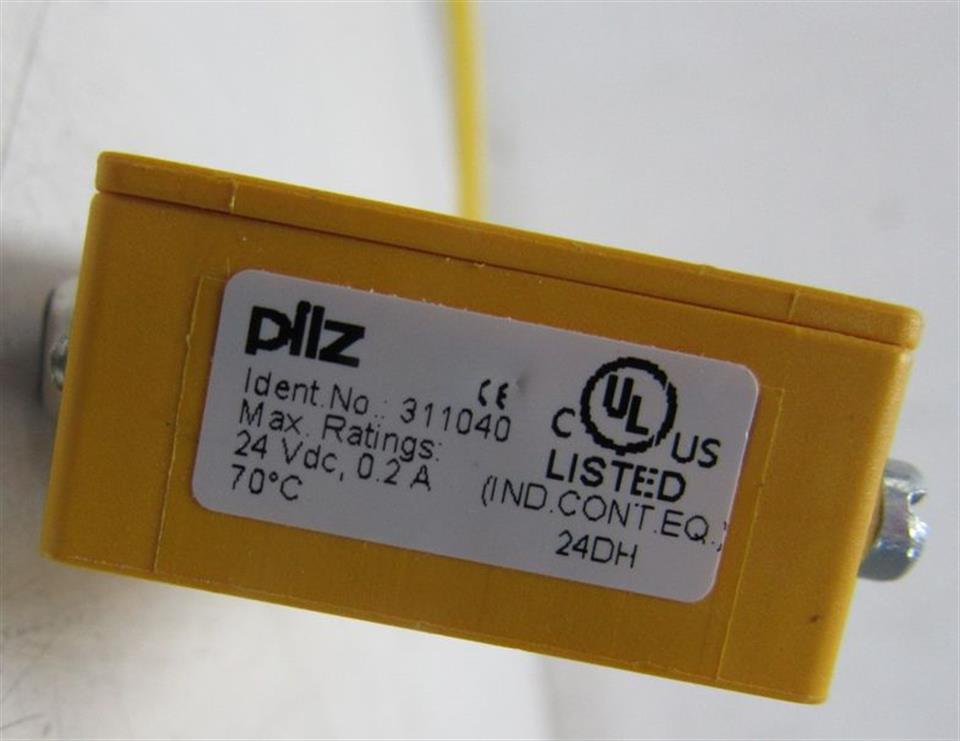 pilz-identno-311040-2x-safetybus-24vdc-02a-70c-stecker-neuwertig-71799-3.jpg