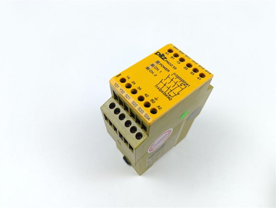 pilz-pnoz-x3-24vac-24vdc-3no-1nc-1so-id-no-774310-tested-und-neuwertig-79197-1.jpg
