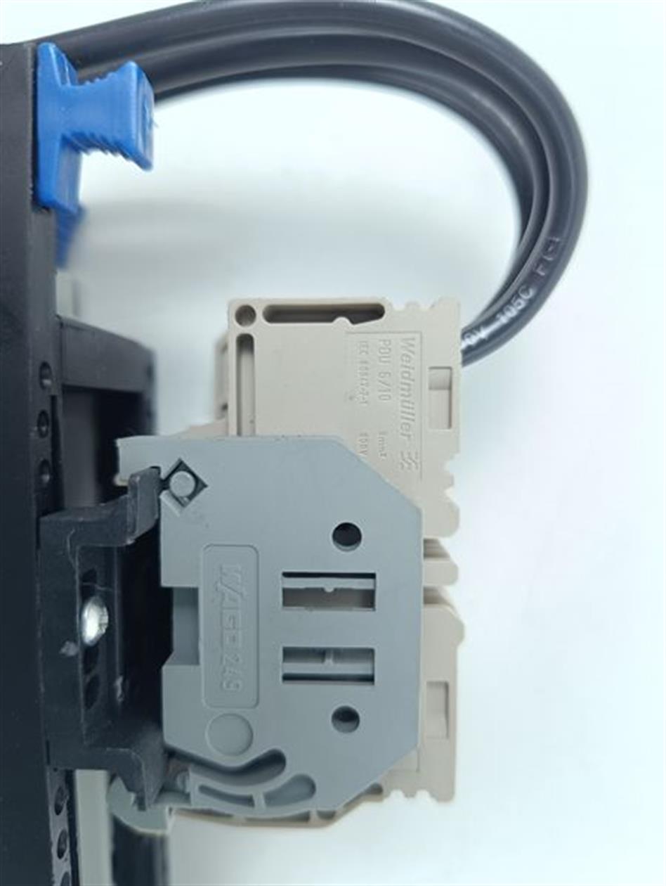 Rittal SV 9340.380 690 V 32 A AWG 10 + PDU 6/10 TOP ZUSTAND