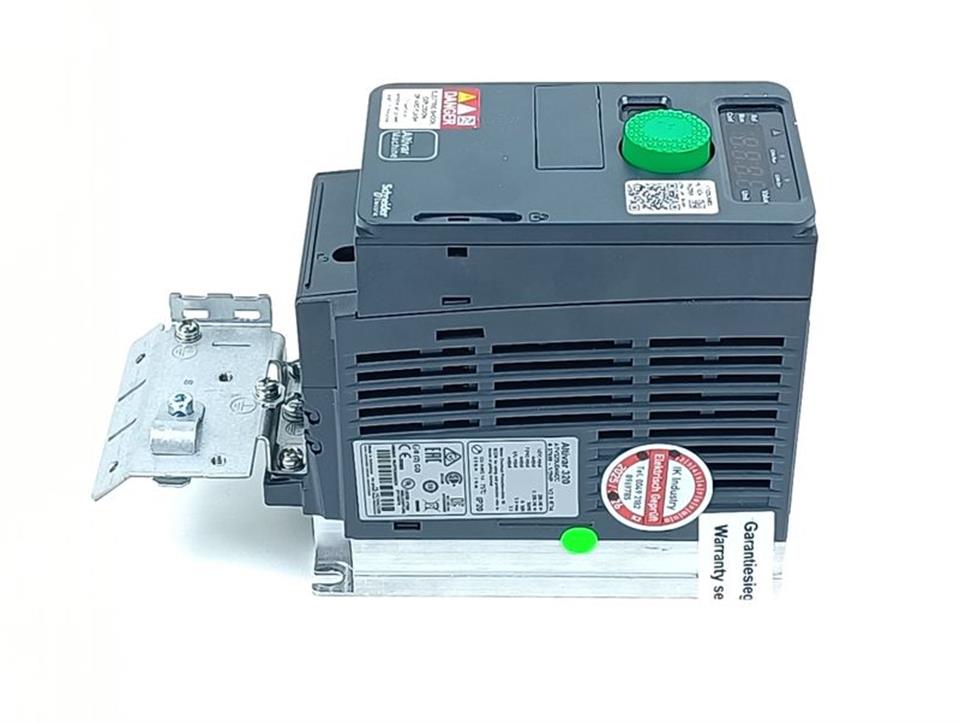 Schneider Electric Altivar 320 ATV320U04M2C 0,37kW 1/2HP 230V NEUWERTIG & TESTED