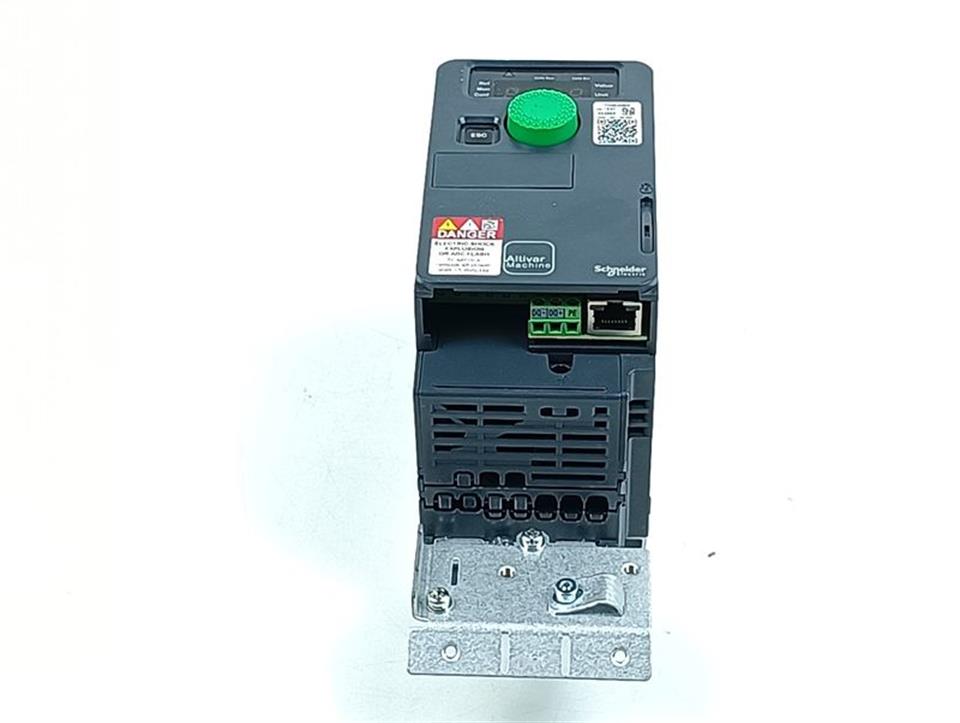 Schneider Electric Altivar 320 ATV320U04M2C 0,37kW 1/2HP 230V NEUWERTIG & TESTED
