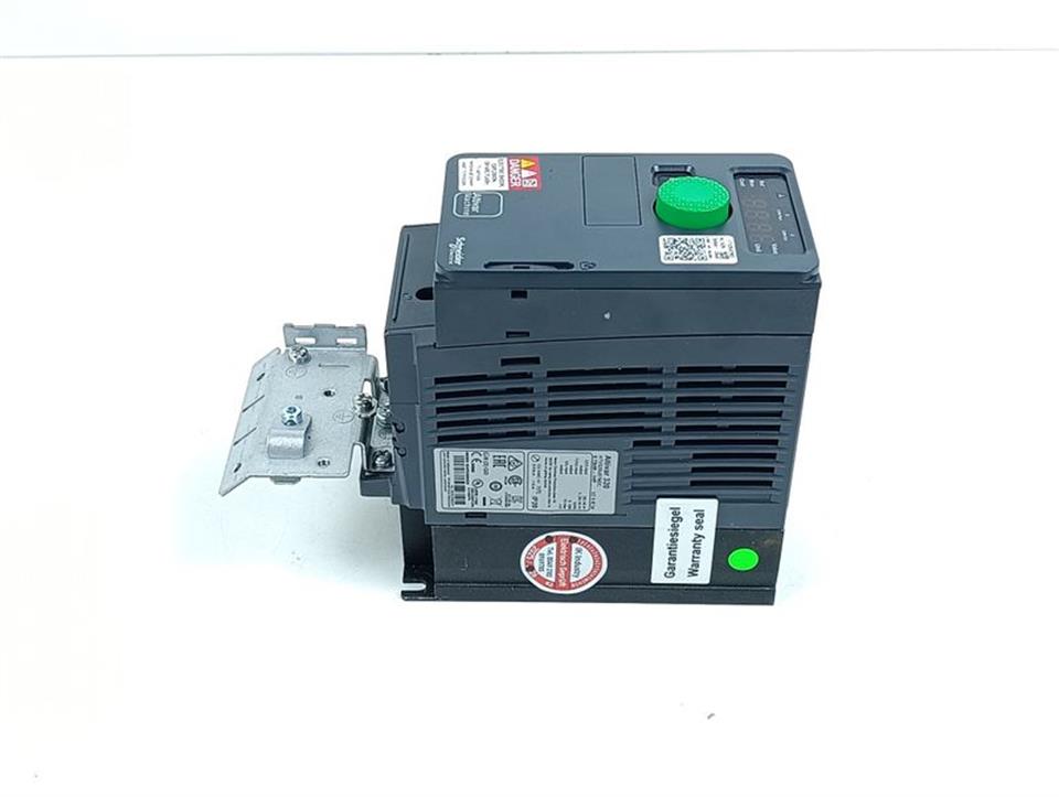 Schneider Electric Altivar 320 ATV320U07M2C 0,75kW 1HP 230V NEUWERTIG & TESTED