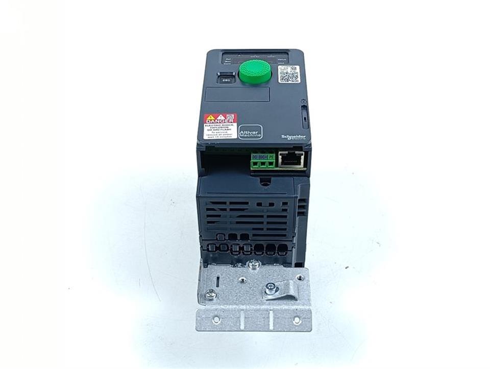 Schneider Electric Altivar 320 ATV320U07M2C 0,75kW 1HP 230V NEUWERTIG & TESTED