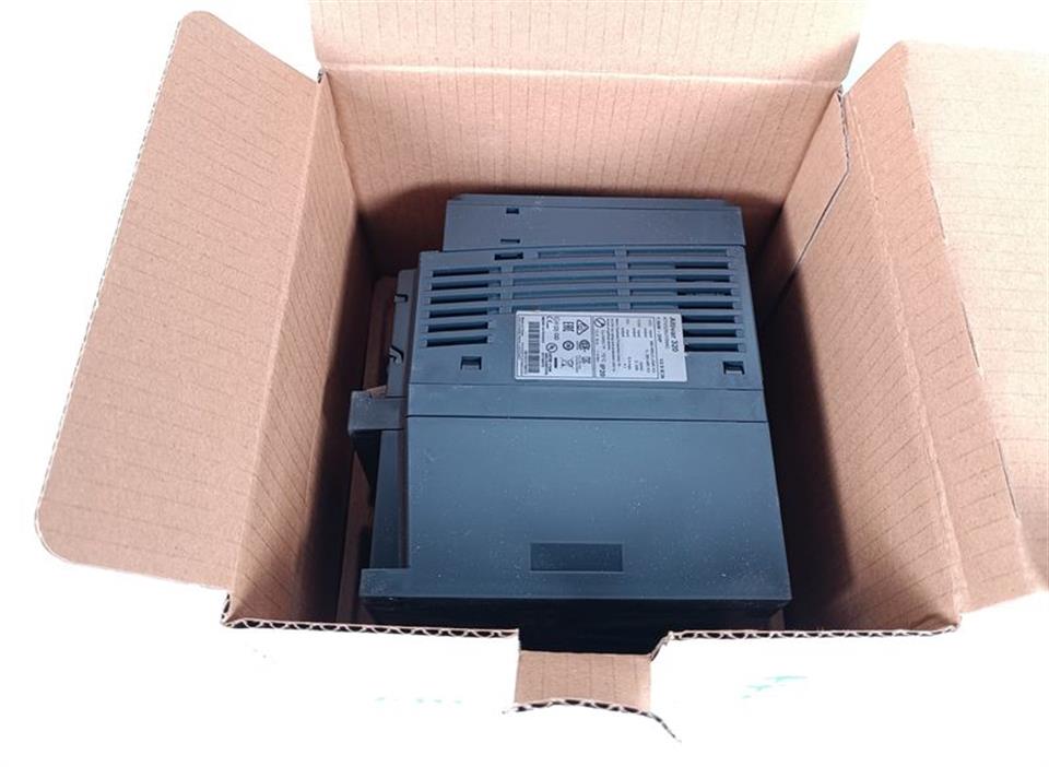 schneider-electric-altivar-320-atv320u15n4c-15kw-2hp-380-500v-unused-und-ovp-79583-3.jpg