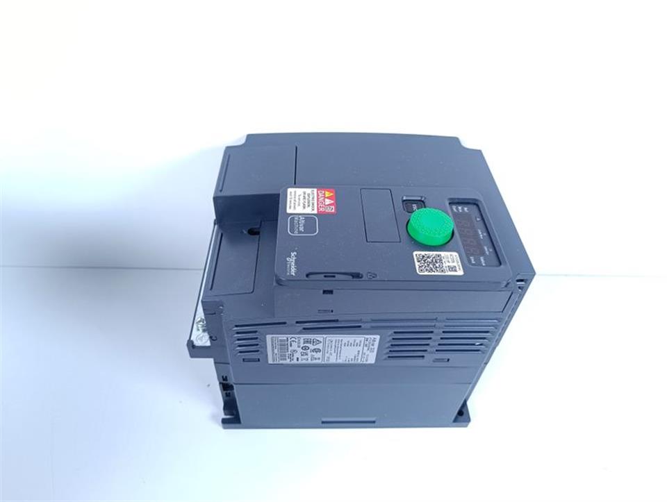 schneider-electric-altivar-320-atv320u30n4c-3kw-3hp-400v-unused-und-ovp-79585-5.jpg