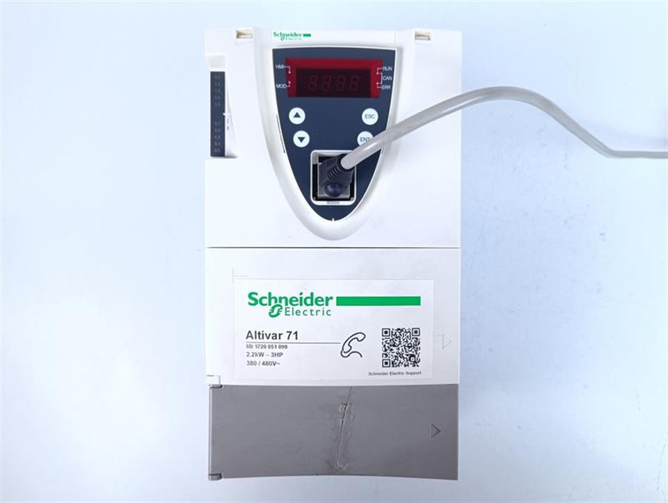 Schneider Electric Altivar 71 ATV71HU22N4 + Display VW3A1101 TOP ZUSTAND