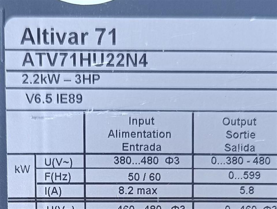 Schneider Electric Altivar 71 ATV71HU22N4 + Display VW3A1101 TOP ZUSTAND