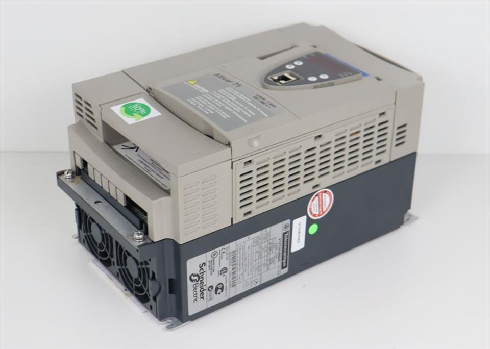 schneider-electric-altivar-71-atv71hu55n4z-400v-55kw-tested-top-zustand-61655-1.jpg