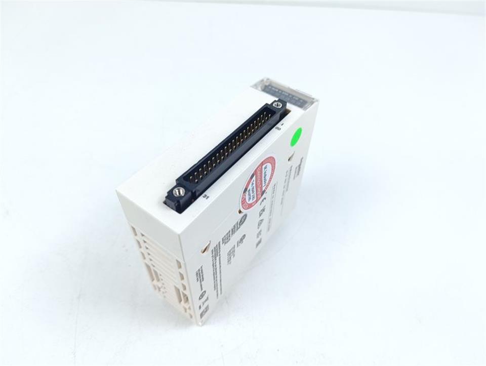 Schneider Electric DDI3202K BMXDDI3202K DIG 32I 24 VDC SINK TESTED & NEUWERTIG