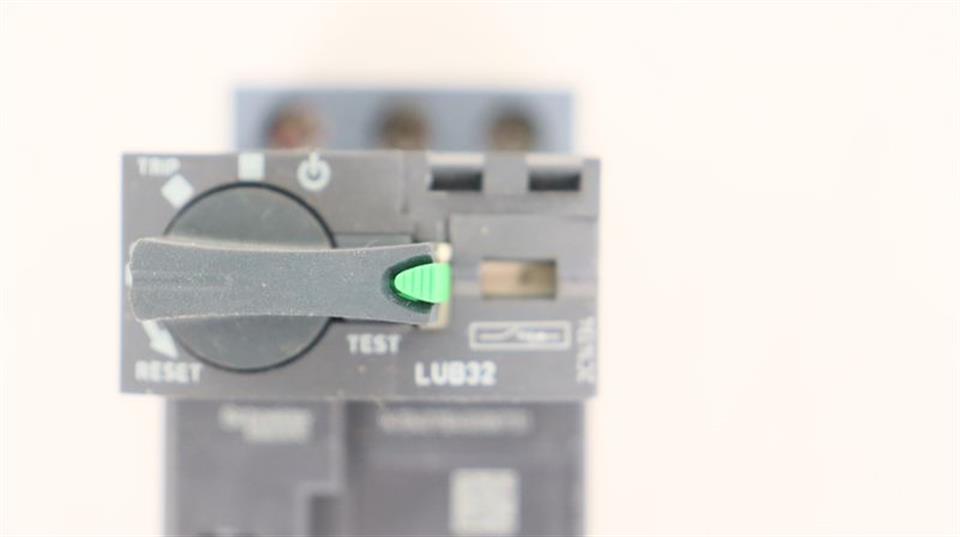 schneider-electric-lub32-grundgeraet-400v-15kw-top-zustand-59171-3.jpg