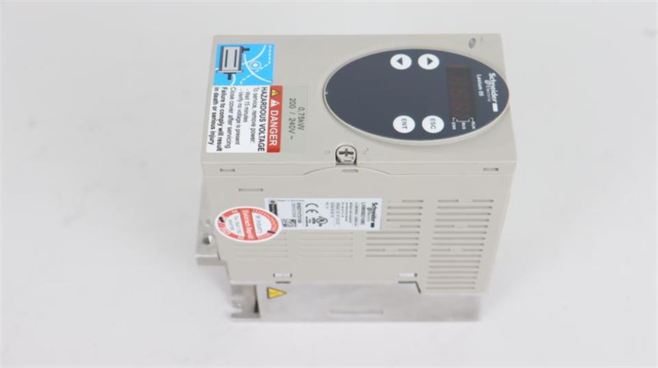 schneider-electric-lxm05bd10m2-lexium-05-240v-075kw-tested-top-zustand-59176-3.jpg