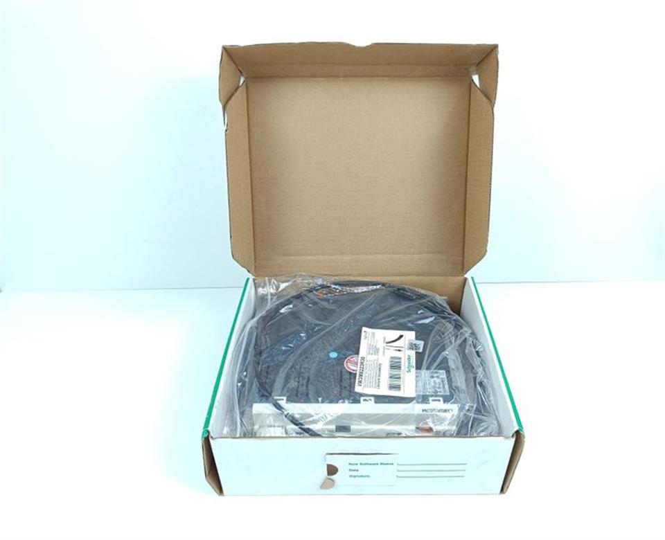 schneider-electric-servo-drive-lexium-32-lxm32cd30n4-rs04-3kw-unused-und-ovp-78800-2.jpg